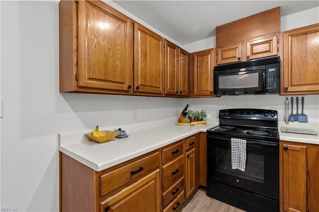 24 James SQ, Williamsburg, VA 23185