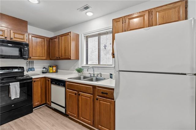 24 James SQ, Williamsburg, VA 23185