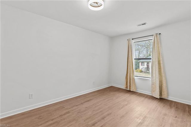 24 James SQ, Williamsburg, VA 23185