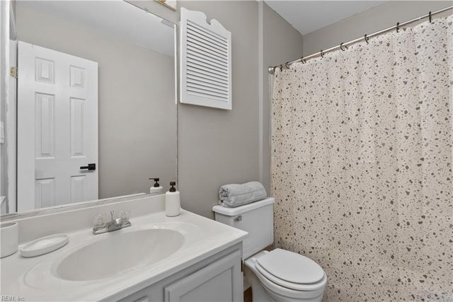 24 James SQ, Williamsburg, VA 23185