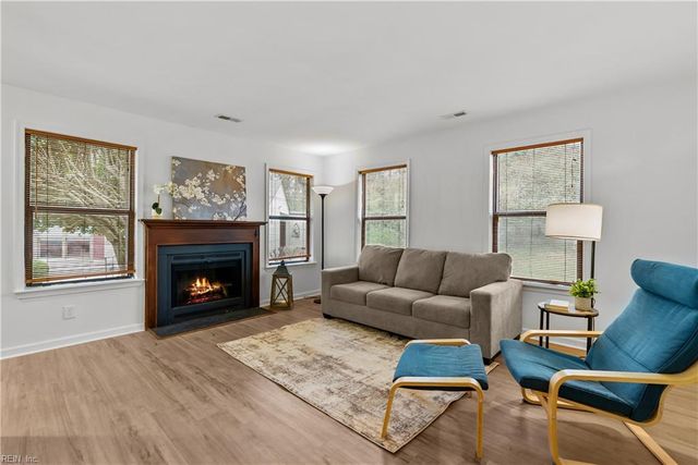 24 James SQ, Williamsburg, VA 23185