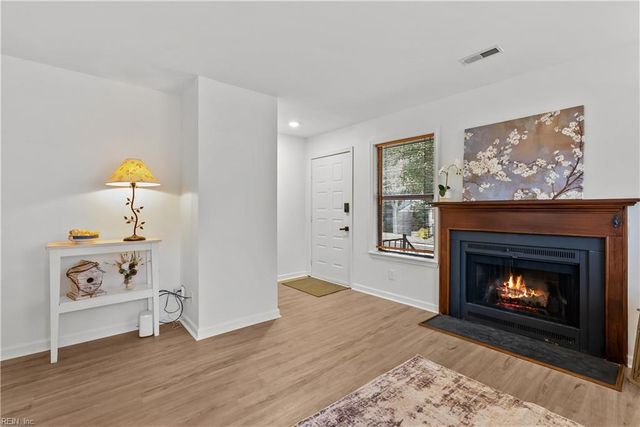 24 James SQ, Williamsburg, VA 23185