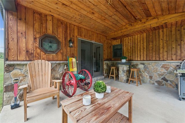 576 Stoney Run Rd, Derry Twp, PA 15717