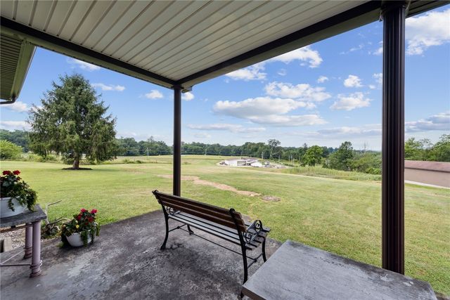 576 Stoney Run Rd, Derry Twp, PA 15717