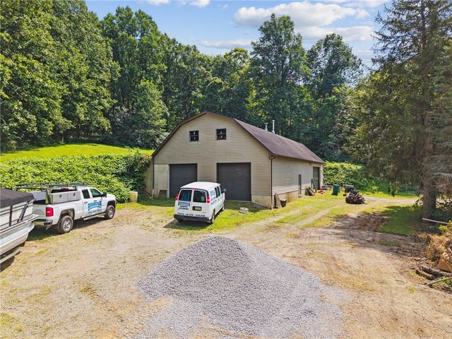 576 Stoney Run Rd, Derry Twp, PA 15717
