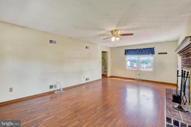 187 E SCARBOROUGH FARE, Stewartstown, PA 17363