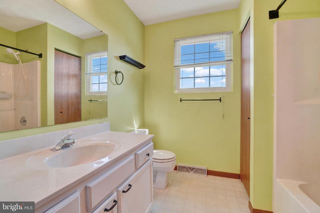 187 E SCARBOROUGH FARE, Stewartstown, PA 17363