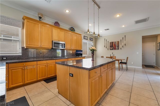 7876 Galloping Hills Street, Las Vegas, NV 89113