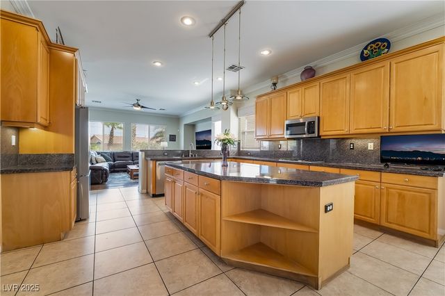 7876 Galloping Hills Street, Las Vegas, NV 89113