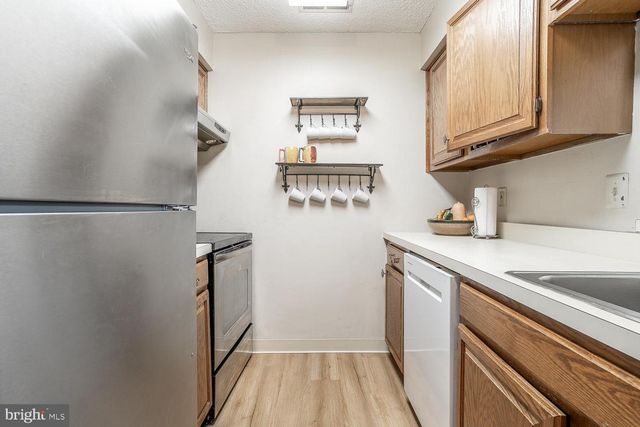 5320 RAVENS CREST DR, Plainsboro, NJ 08536
