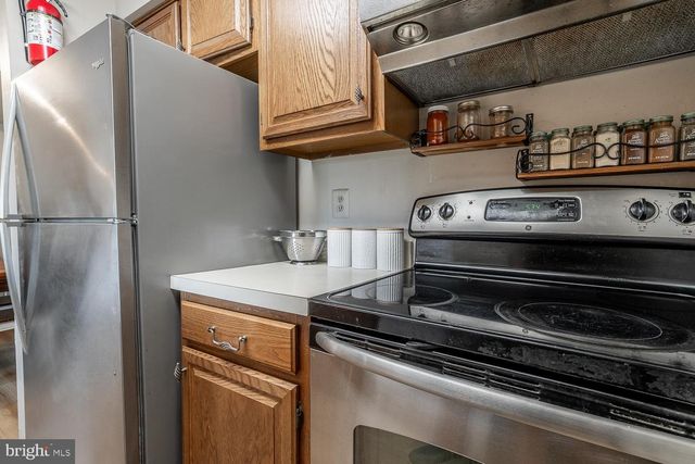 5320 RAVENS CREST DR, Plainsboro, NJ 08536