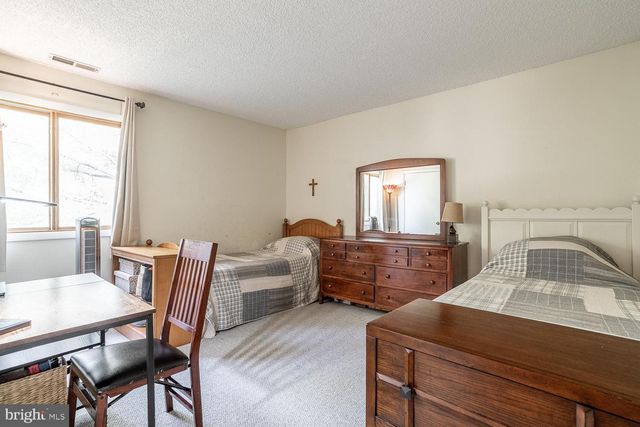 5320 RAVENS CREST DR, Plainsboro, NJ 08536