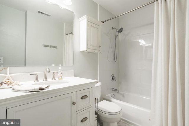 5320 RAVENS CREST DR, Plainsboro, NJ 08536