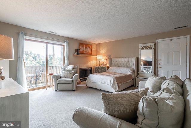 5320 RAVENS CREST DR, Plainsboro, NJ 08536