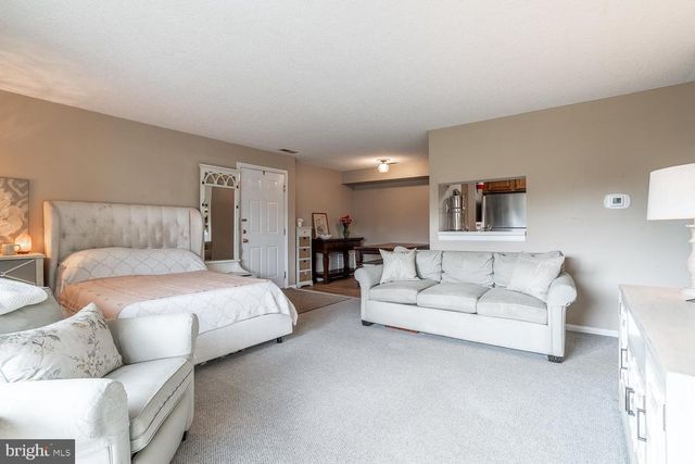 5320 RAVENS CREST DR, Plainsboro, NJ 08536