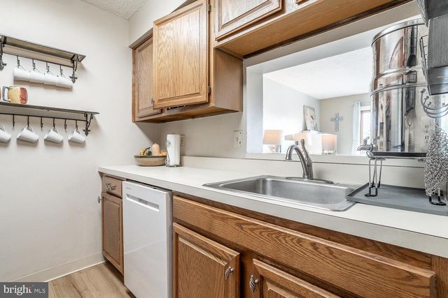 5320 RAVENS CREST DR, Plainsboro, NJ 08536