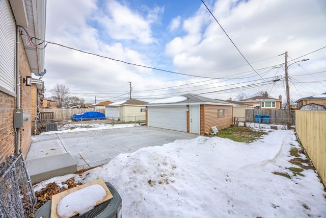 415 Yates Avenue, Calumet City, IL 60409