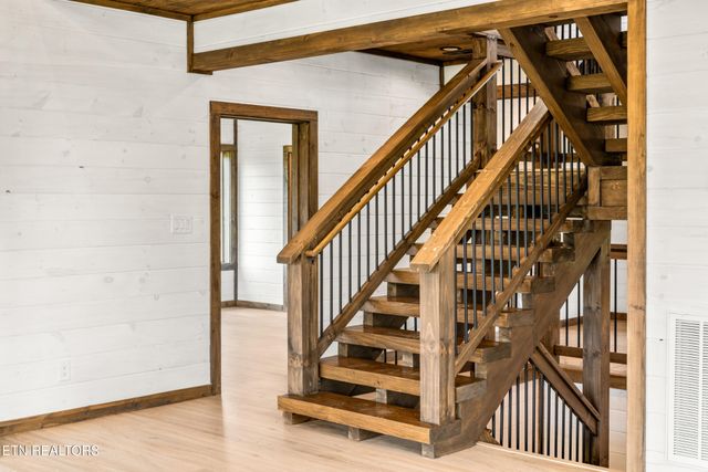 261 Browns Ridge Rd, Gatlinburg, TN 37738