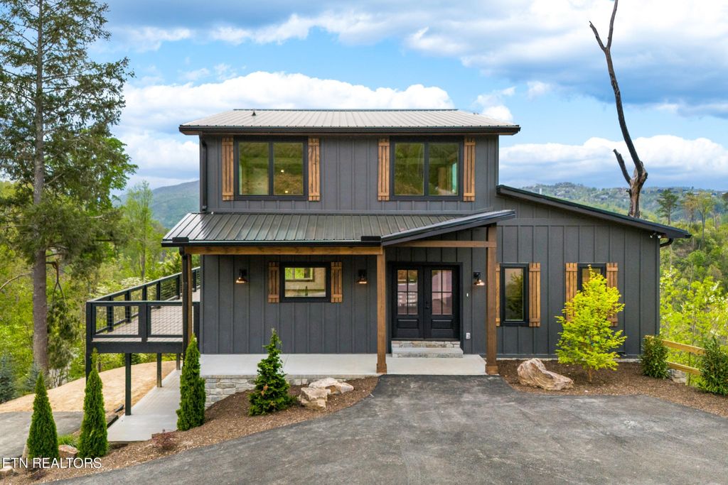261 Browns Ridge Rd, Gatlinburg, TN 37738