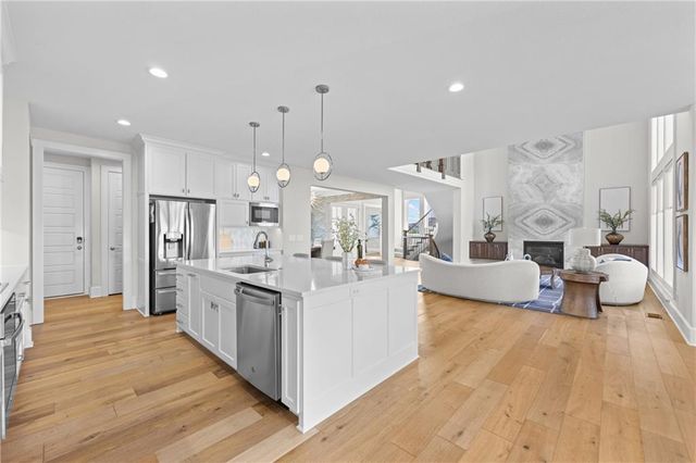 17105 Nieman Road, Overland Park, KS 66221