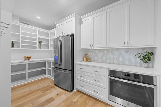 17105 Nieman Road, Overland Park, KS 66221