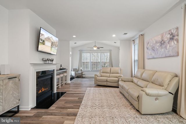 16040 DANCING LEAF PL, Dumfries, VA 22025