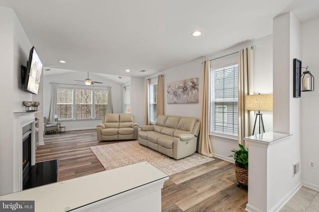 16040 DANCING LEAF PL, Dumfries, VA 22025