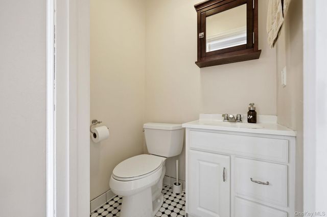 405 Briarwood Court, New Paltz, NY 12561