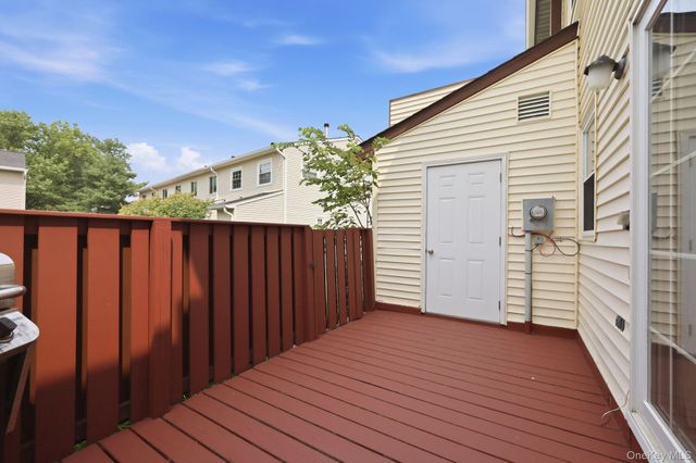 405 Briarwood Court, New Paltz, NY 12561