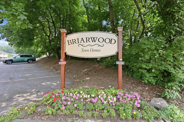 405 Briarwood Court, New Paltz, NY 12561