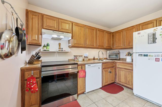 405 Briarwood Court, New Paltz, NY 12561