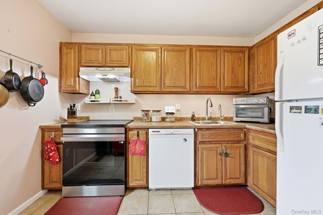 405 Briarwood Court, New Paltz, NY 12561