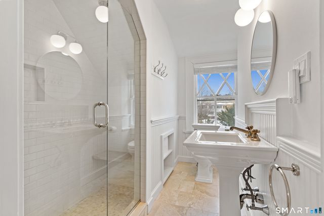 40 Rogers Road, Stamford, CT 06902