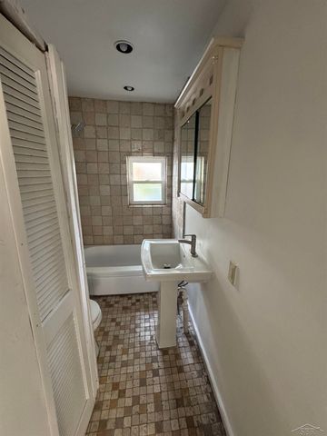1338 Sears Street, Saginaw, MI 48601