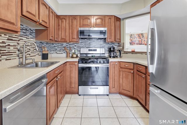 82 Country Walk, Shelton, CT 06484