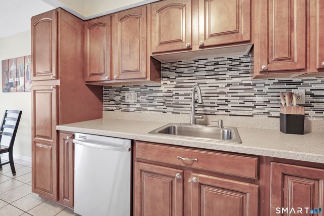 82 Country Walk, Shelton, CT 06484