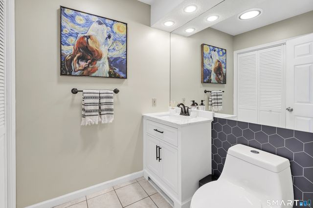 82 Country Walk, Shelton, CT 06484