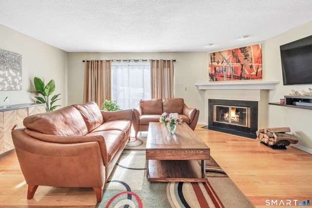 82 Country Walk, Shelton, CT 06484