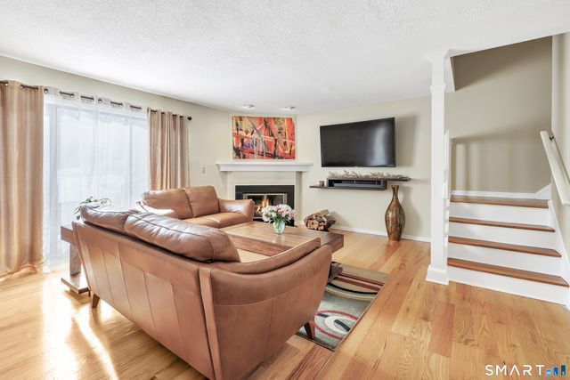 82 Country Walk, Shelton, CT 06484