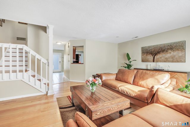 82 Country Walk, Shelton, CT 06484