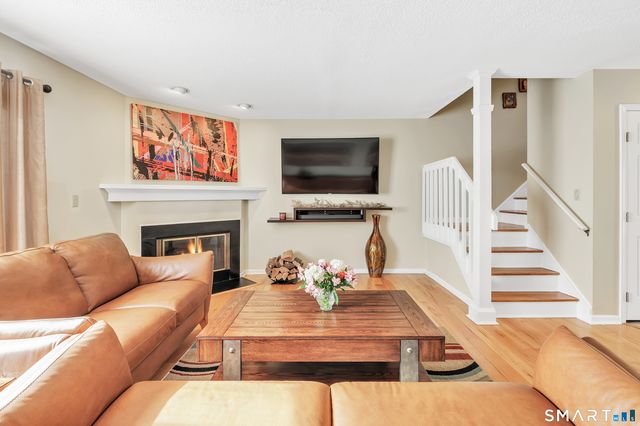 82 Country Walk, Shelton, CT 06484