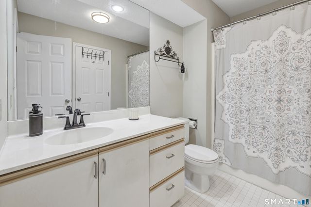 82 Country Walk, Shelton, CT 06484