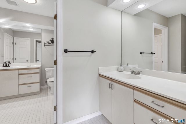 82 Country Walk, Shelton, CT 06484