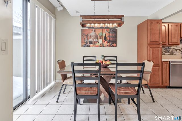 82 Country Walk, Shelton, CT 06484