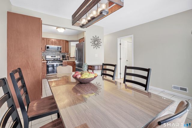 82 Country Walk, Shelton, CT 06484