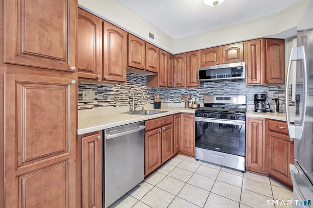 82 Country Walk, Shelton, CT 06484