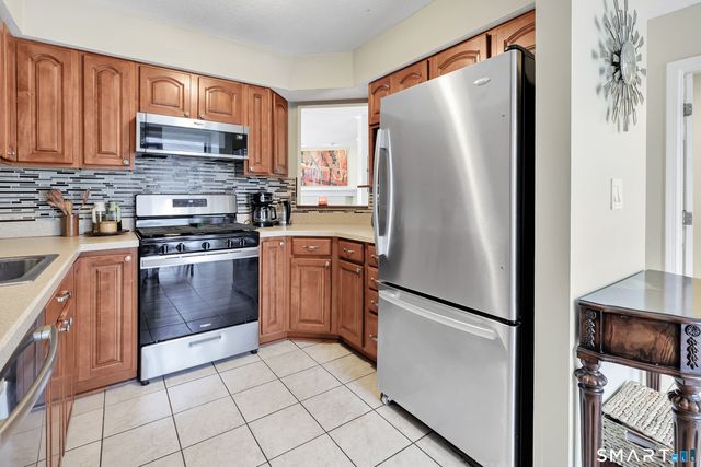 82 Country Walk, Shelton, CT 06484