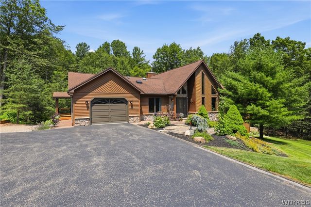6269 Hillcroft Drive, Boston, NY 14025