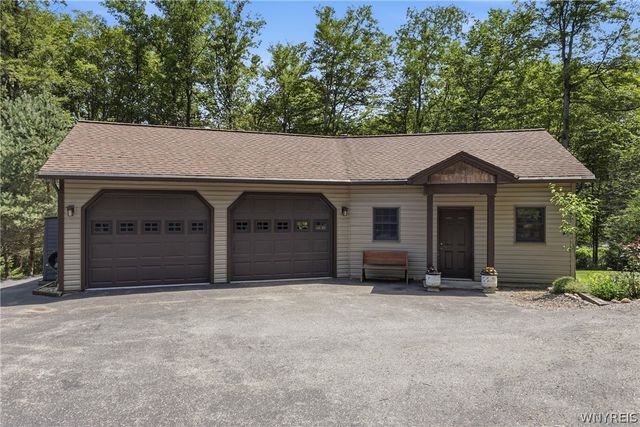 6269 Hillcroft Drive, Boston, NY 14025