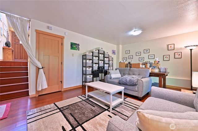 32206 7th Avenue SW, Federal Way, WA 98023